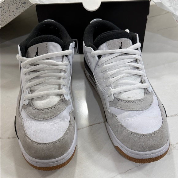 Air Jordan 4 - Picture 3 of 8